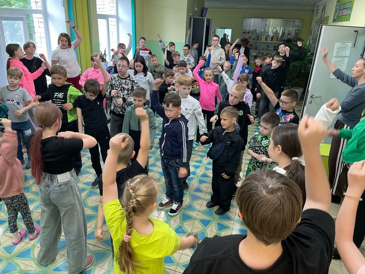 ☀️ День в летнем лагере — полный впечатлений! ☀️

Утро началось бодро — с зарядки, которая зарядила 