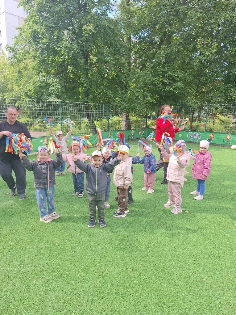 🎈 1 июня — День защиты детей!
🎉 А в нашей младшей группе праздник удался на славу!

Мыльные пузыри