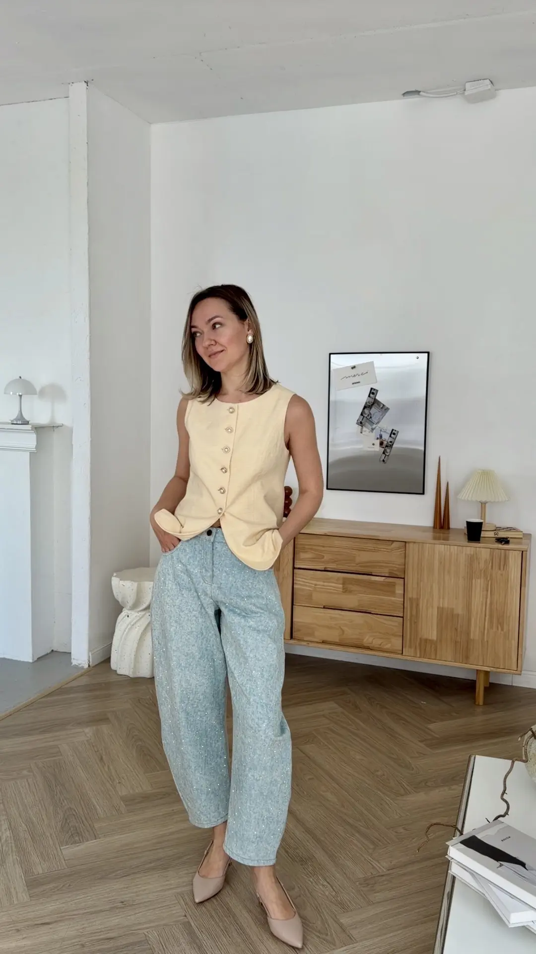 Слушайте, а мне нравятся!! Нравятся джинсы о-силуэта 🥰 
такие милые, такие необычные!
Можно обыграт