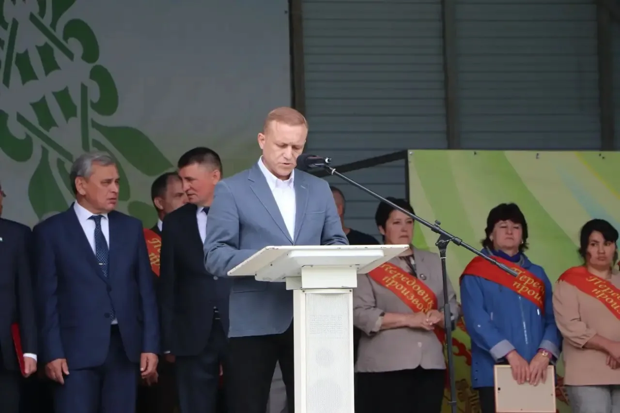 📌 Искренне рад был сегодня побывать на Сабантуе в гостеприимном Чекмагушевском районе.
 
▶️ Район а