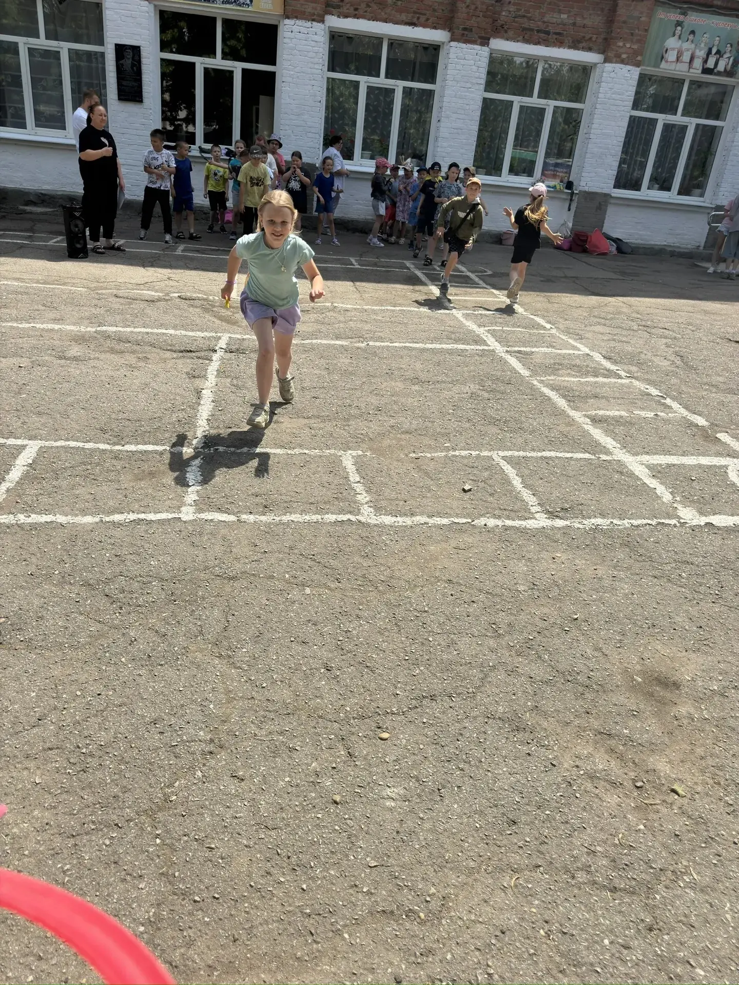Солнце, каникулы и детский смех — именно так начался один из дней в летнем оздоровительном лагере на