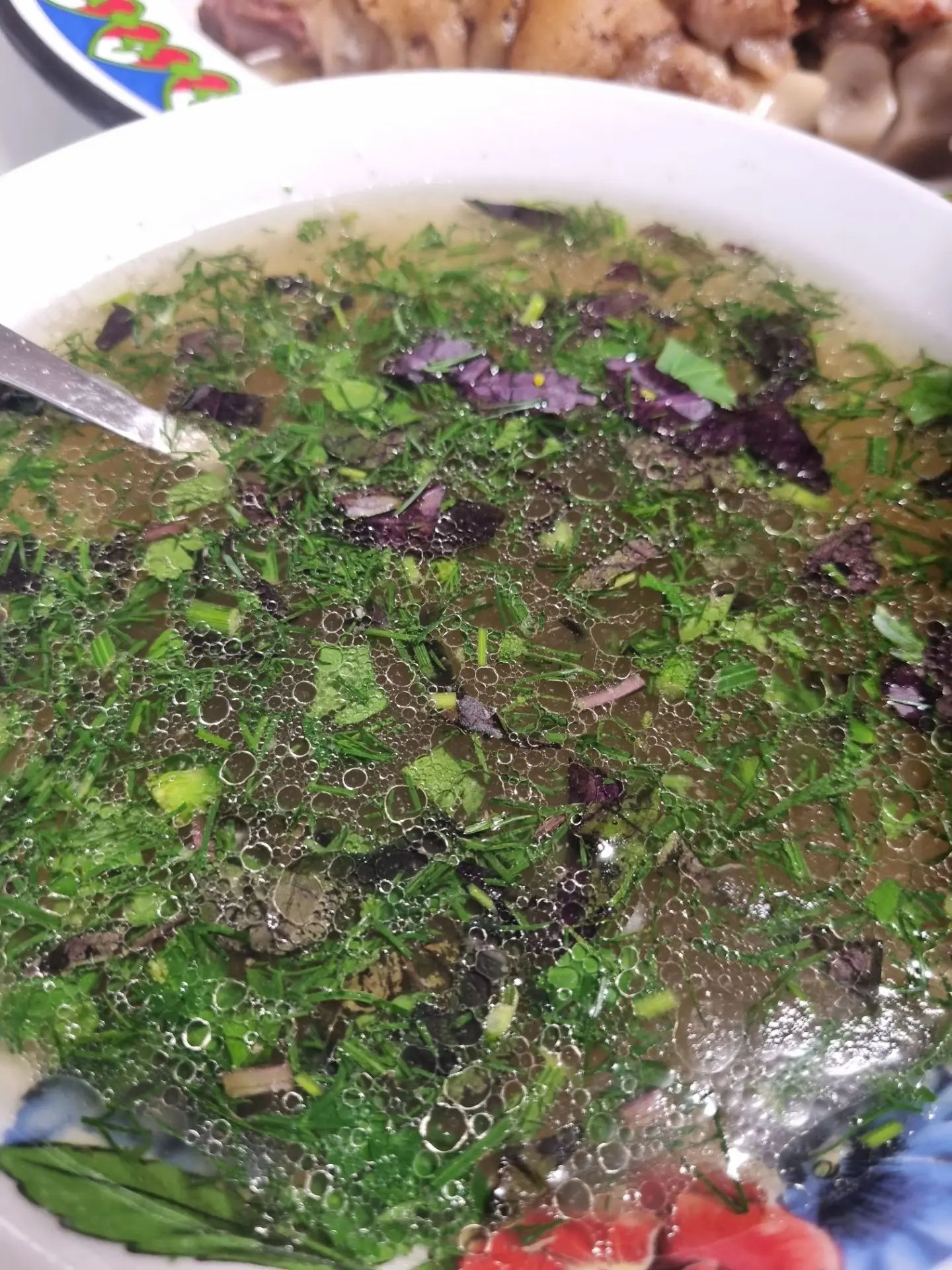 Ммм...вот это вкусняшка...пробую впервые 🫶
При подаче в бульон добавляют зелень и рубленный чеснок 
