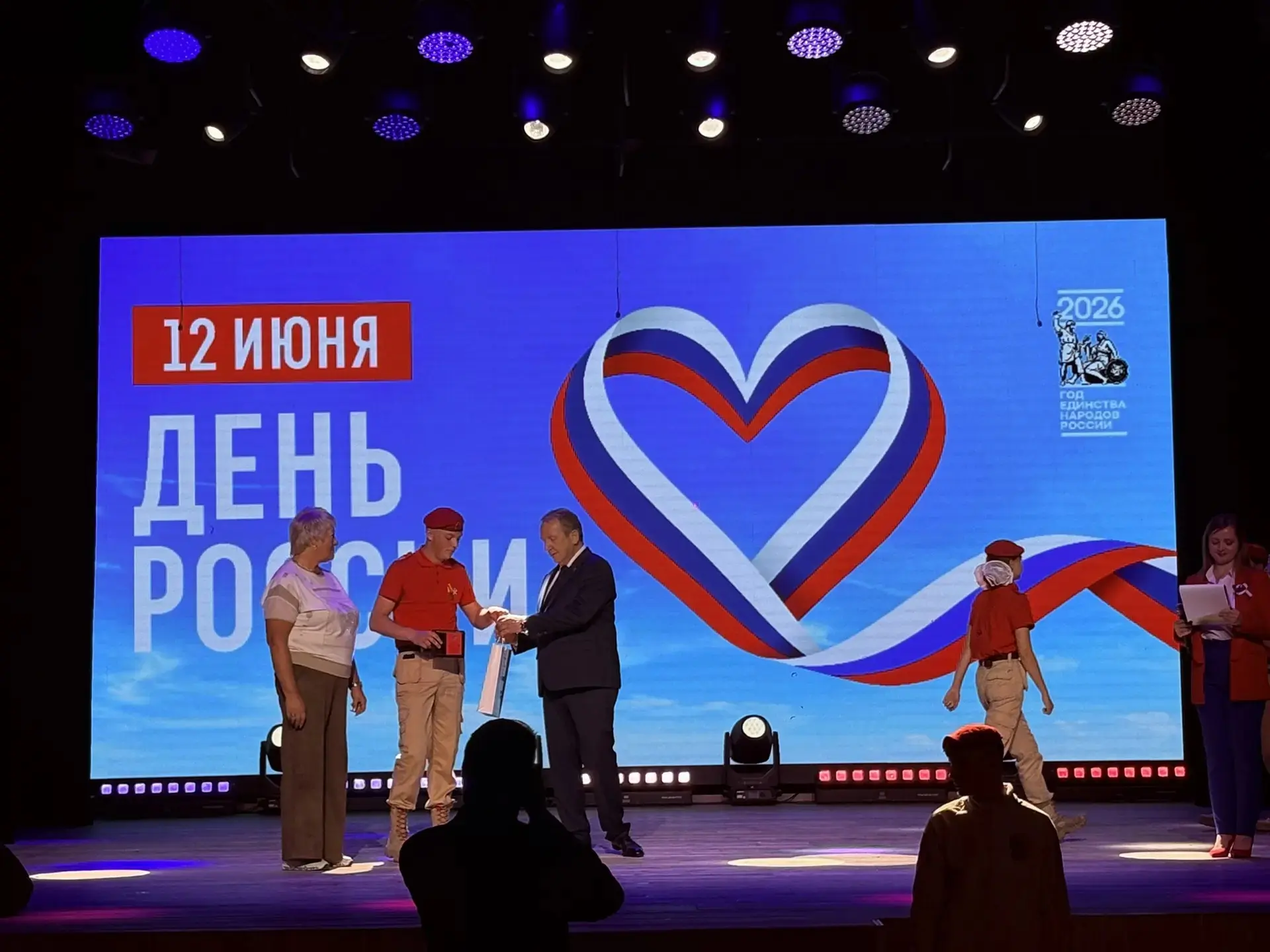 **Наша школа гордится своими учениками!**

Сегодня глава города отметил высокую награду «Доблесть» I
