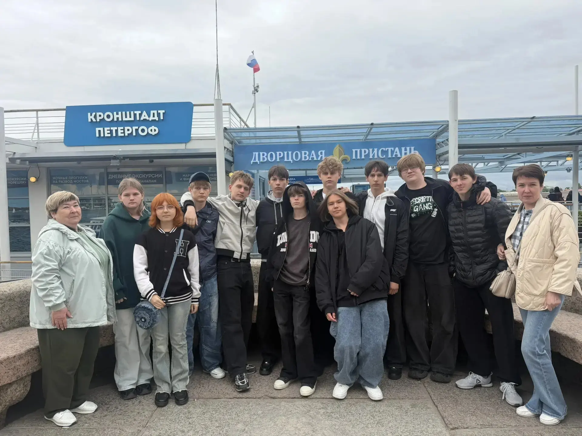 Привет от 10 класса! ✋

Прошел второй день в Северной столице! Ребята успели увидеть многое и получи
