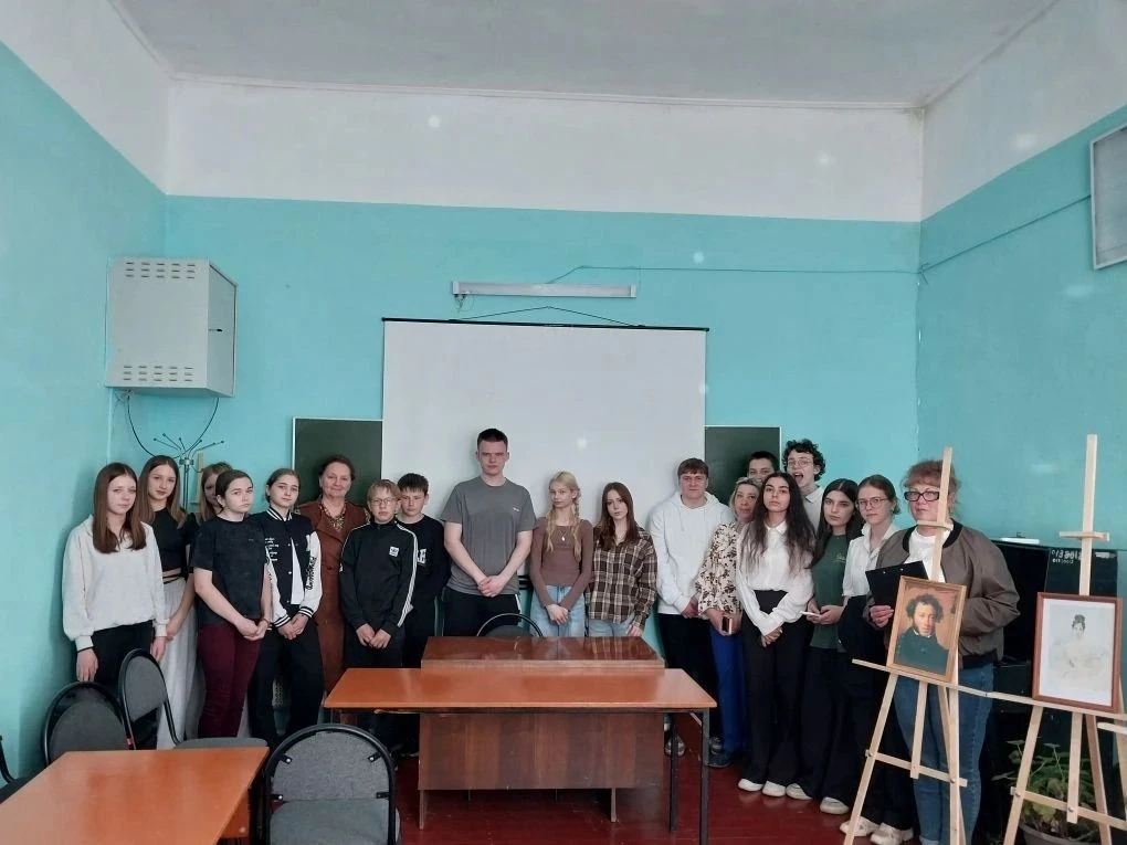 Учащиеся школы посетили литературно-музыкальную лекцию в Арсеньевской ДШИ, посвящённую литературному