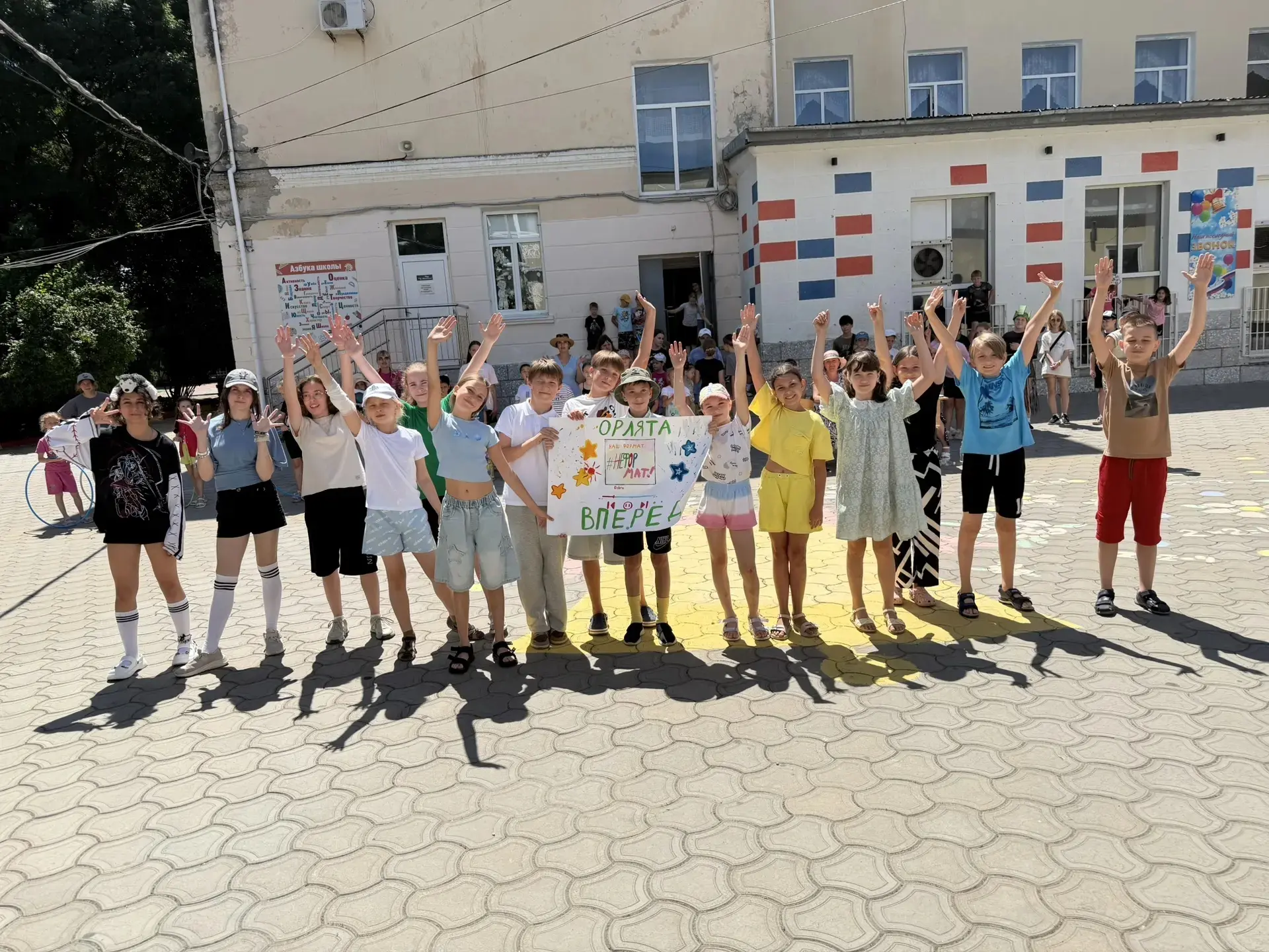 Сегодня в нашем лагере прошёл настоящий ураган эмоций, талантов и добрых дел! 🎉

С утра к нам приех