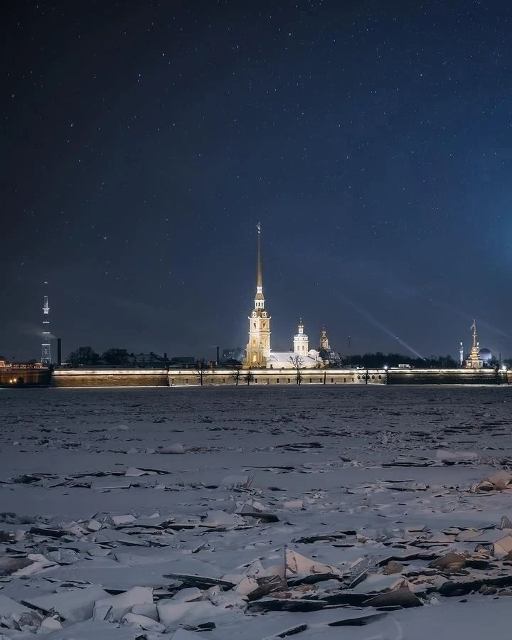 🌃 Ночной вид с Дворцовой набережной на Петропавловский собор

Отправь другу, подпишись на нас 💚