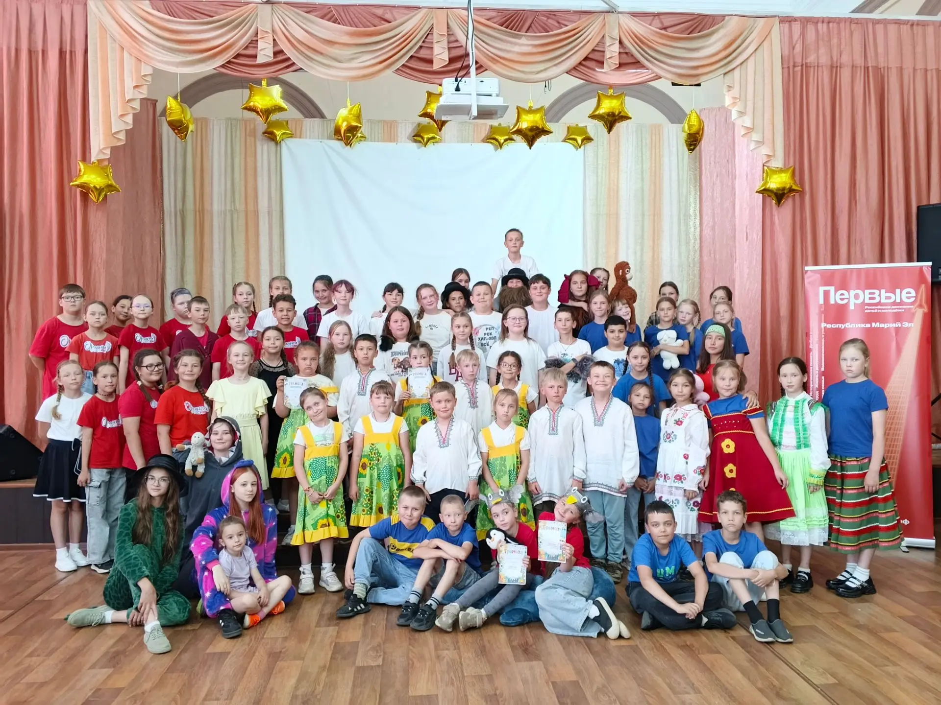 🎉 Фестиваль народов России в 
школьном лагере - это было ярко! 🇷🇺

Мы отправились в увлекательное