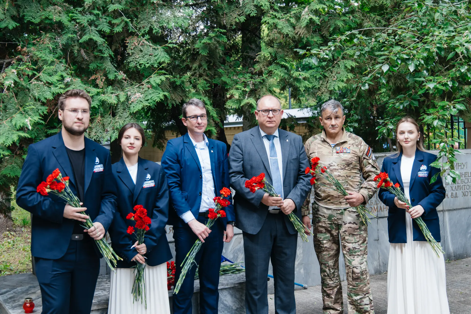 🎗️В День памяти и скорби в РХТУ вспоминали тех, кто не вернулся с войны

22 июня менделеевцы собрал