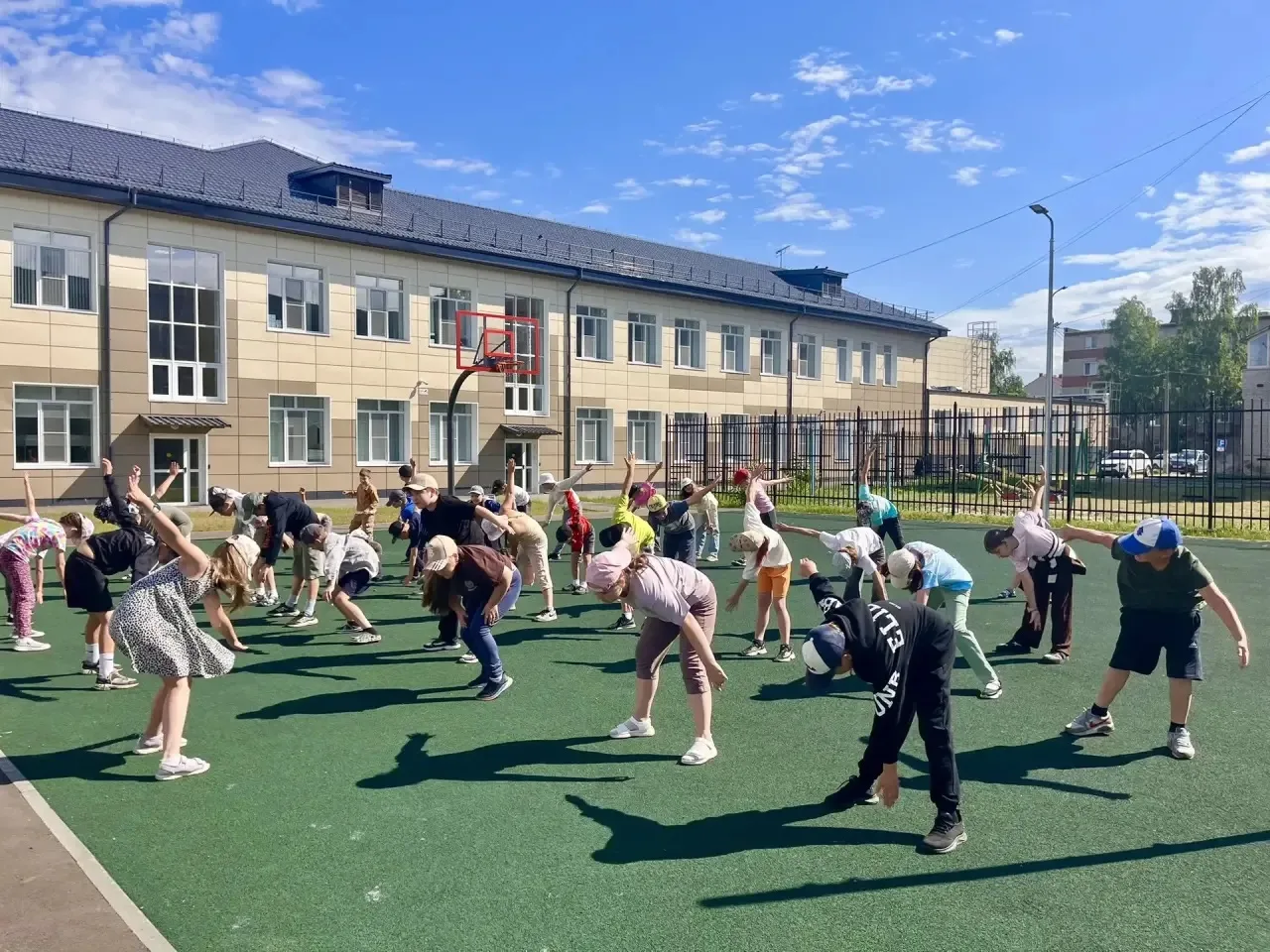 ☀️ Наш день в «Движении Первых»: от зарядки до словаря Даля!

🤸‍♀️ Утро в пришкольном лагере «Солны