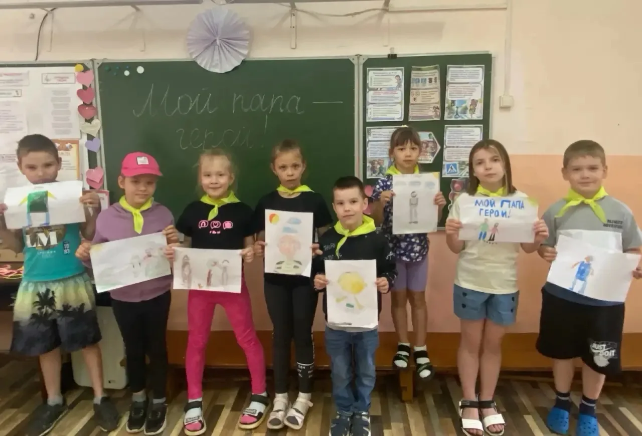 🇷🇺 «Мой папа – герой»: урок мужества в лагере «Содружество Орлят»
В лагере «Содружество Орлят. Пат