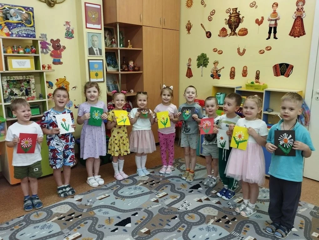 Ура, лето пришло! ☀️🌱

Лето — это маленькая жизнь, полная открытий и приключений. Мы желаем нашим р