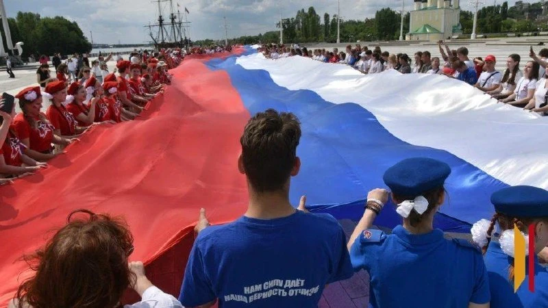 100-метровый флаг развернут на Адмиралтейской площади Воронежа в День России 

⏰12 июня (пт) в 10:00