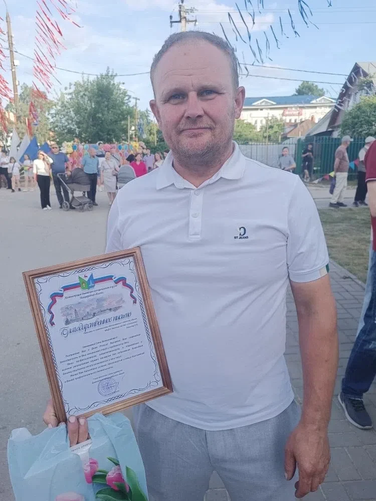 В рамках празднования Дня России, Хорьков Олег Вячеславович, рабочий по комплексному обслуживанию и 