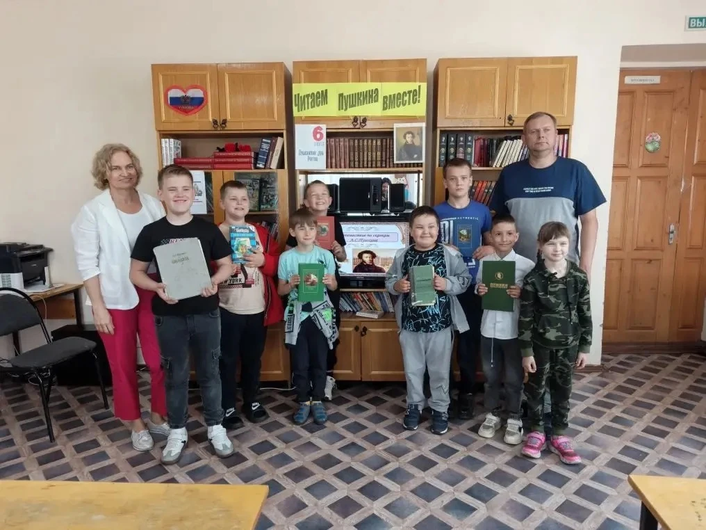 День рождение А.С. Пушкина. Ребята посетили библиотеку, вспомнили произведения, прочли отрывки.