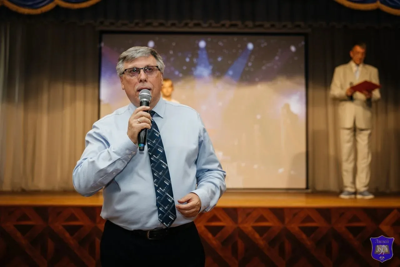 «ЗВЕЗДНЫЕ СТУПЕНИ» В ЛИЦЕЕ №97: ЕДИНСТВО, ТАЛАНТЫ И БЛАГОДАРНОСТЬ🌟

В лицее прошла торжественная це