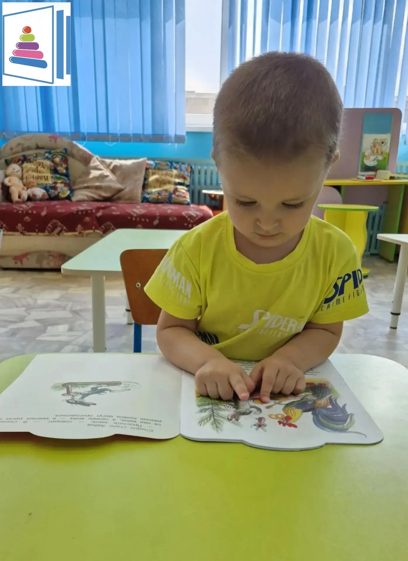 Ребята группы "Одуванчики"  познакомились со сказками В. Сутеева.
Они слушали сказки и рассматривали