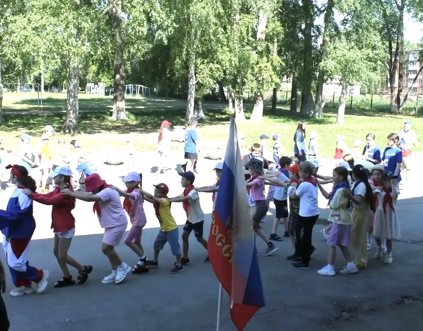 12 июня 
ДЕНЬ РОССИИ 🇷🇺

С чего начинается Родина? 
С картинки в твоём букваре, с хороших и верных