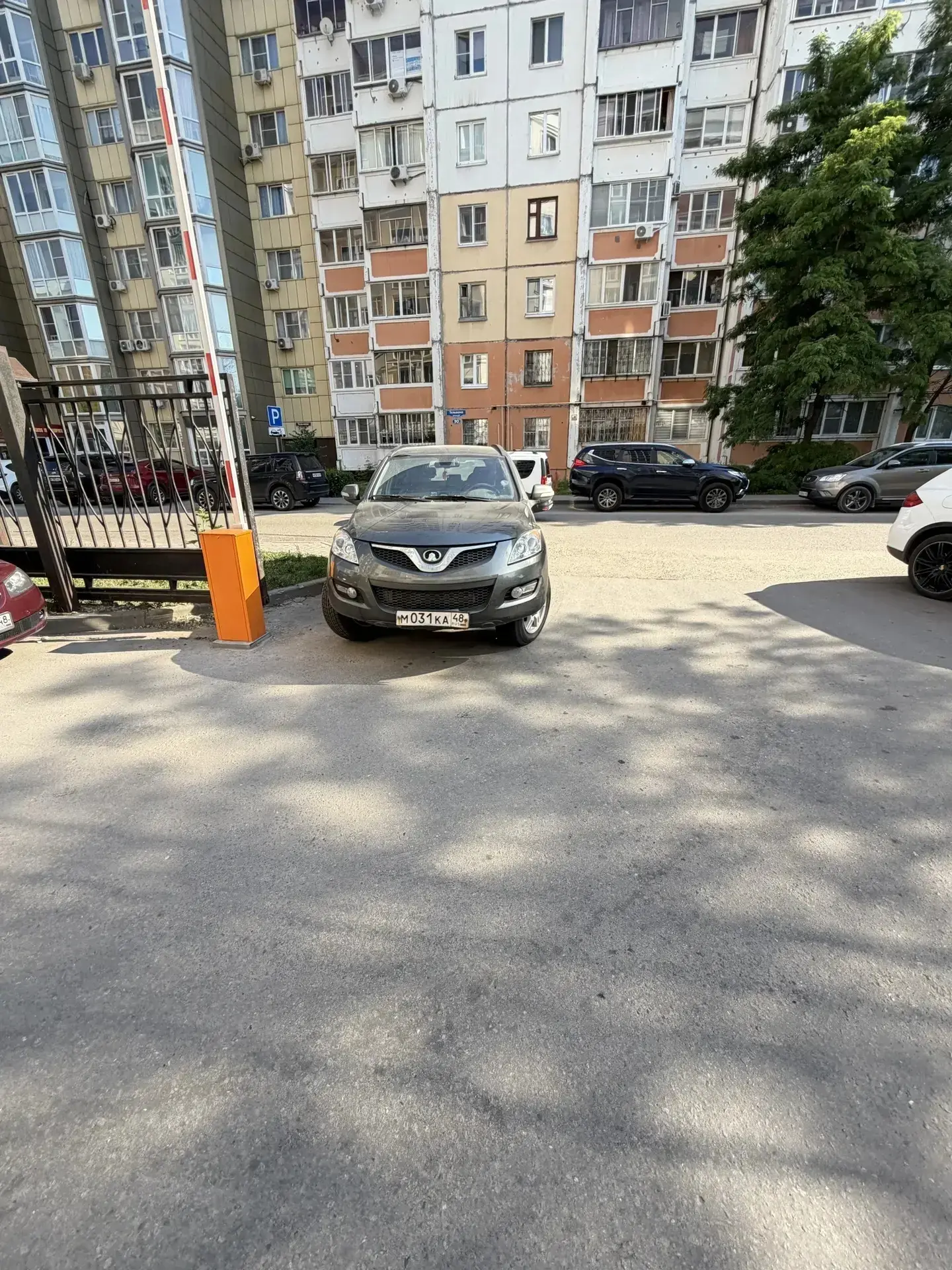 Просьба, убрать автомобили, мешающие проведению работ.