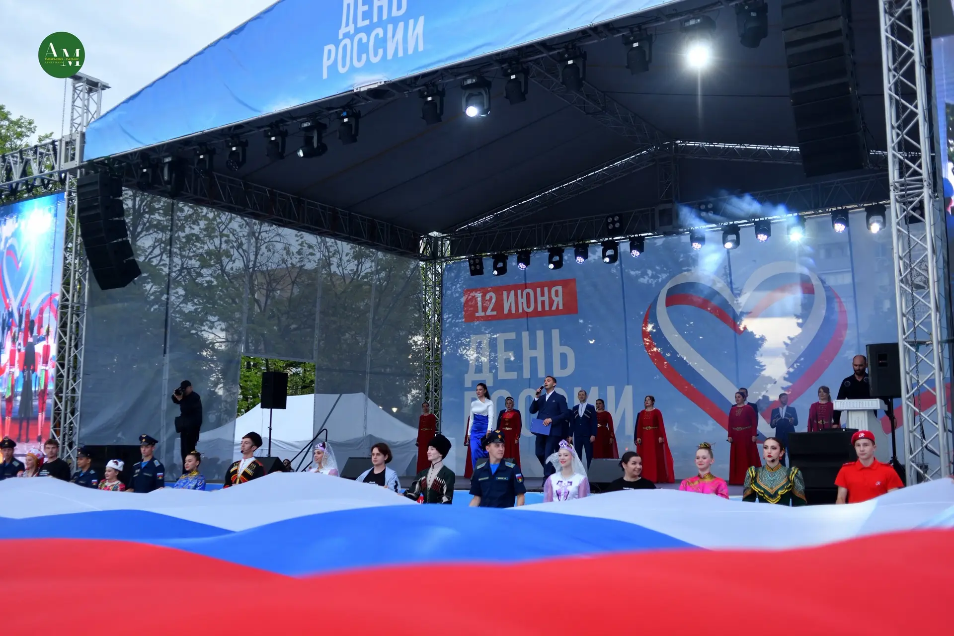 Если вдруг пропустили праздничный концерт — не беда: собрали для вас самые яркие моменты сегодняшнег
