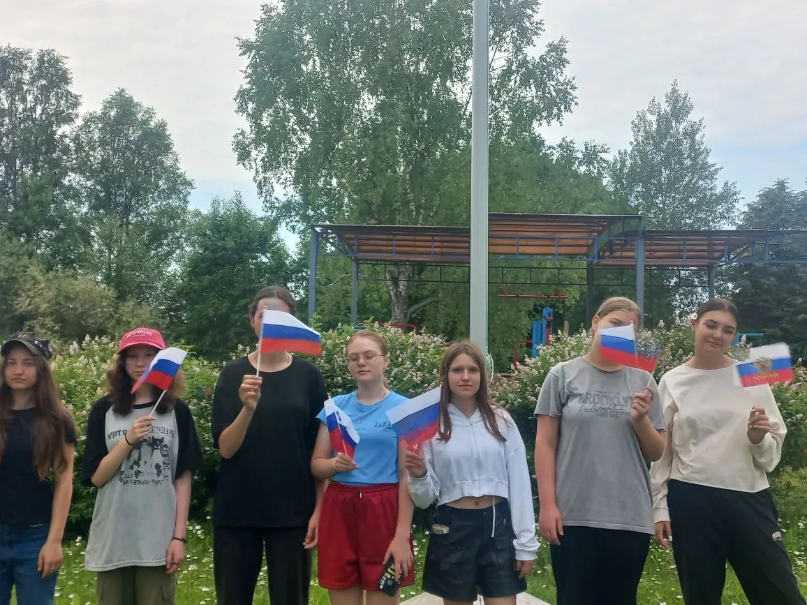 Настоящий праздник патриотизма развернулся десятого июня в лагере труда и отдыха «Зелёный десант»! В
