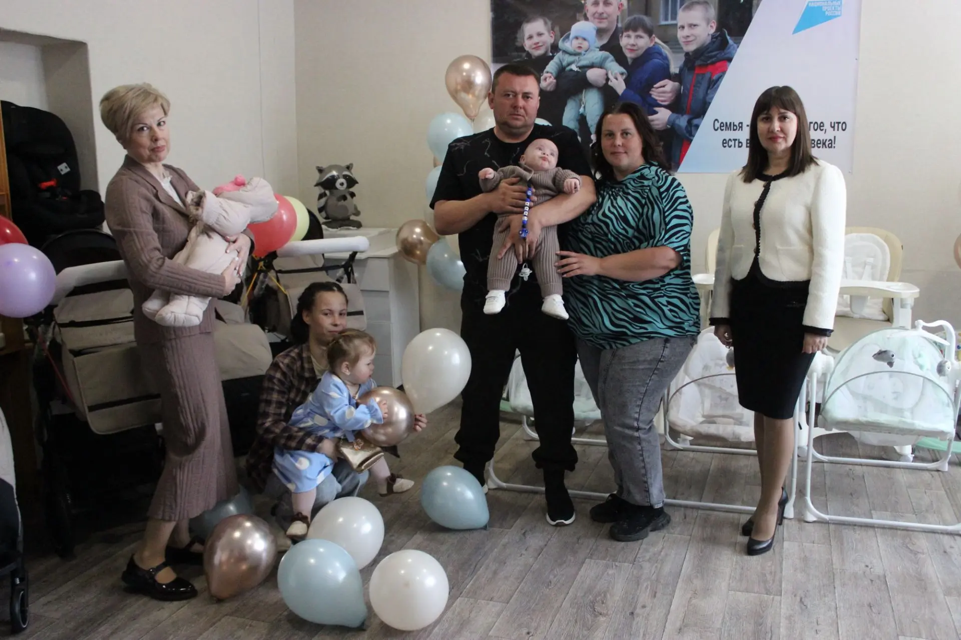 В Дубовском районе открылся пункт проката детских вещей для многодетных семей

Торжественное открыти