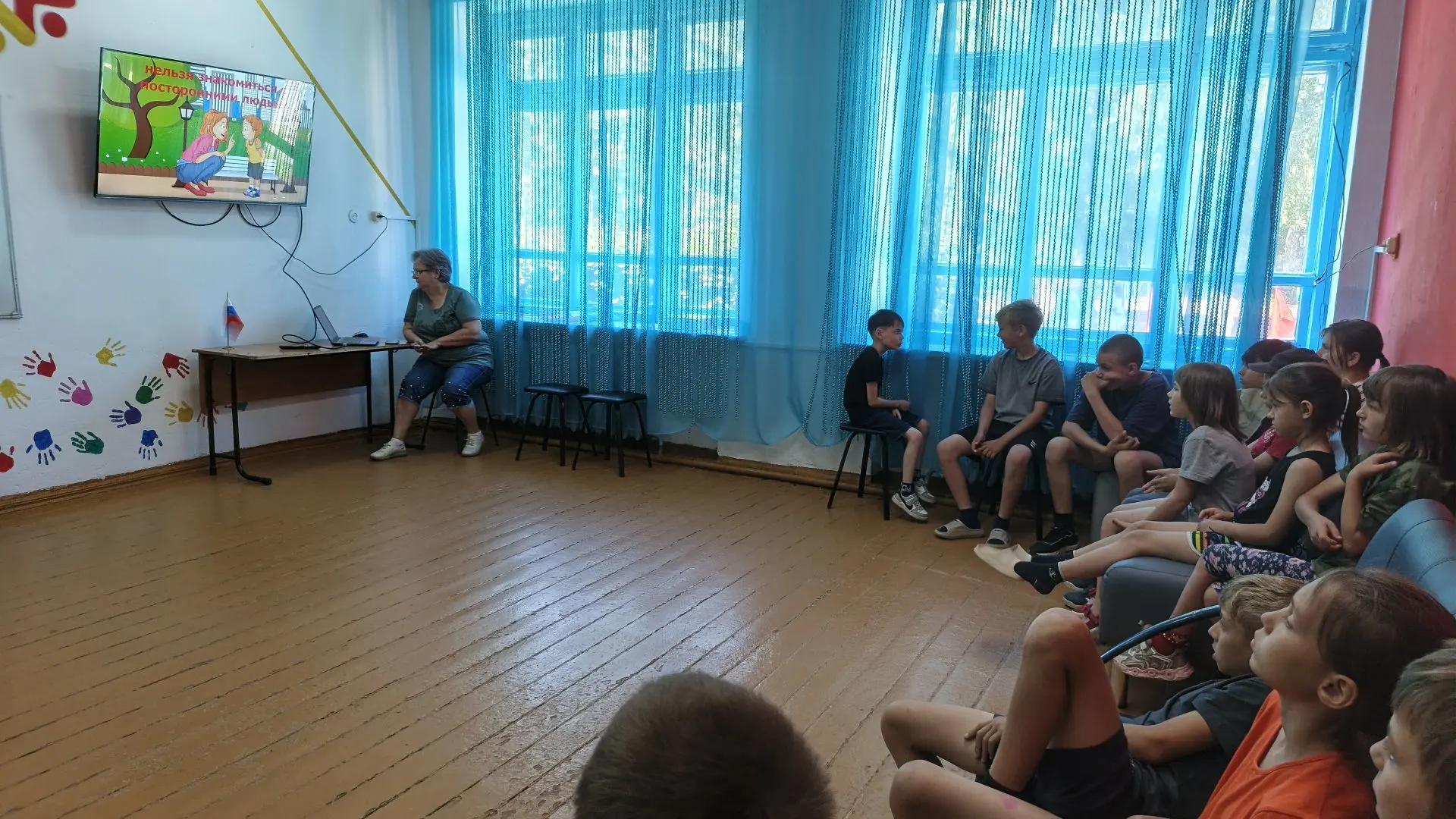 🛡️ БЕЗОПАСНОСТЬ НА ПЕРВОМ МЕСТЕ: в лагере «Солнышко» прошли важные инструктажи! ☀️🚸

Лето — это вр