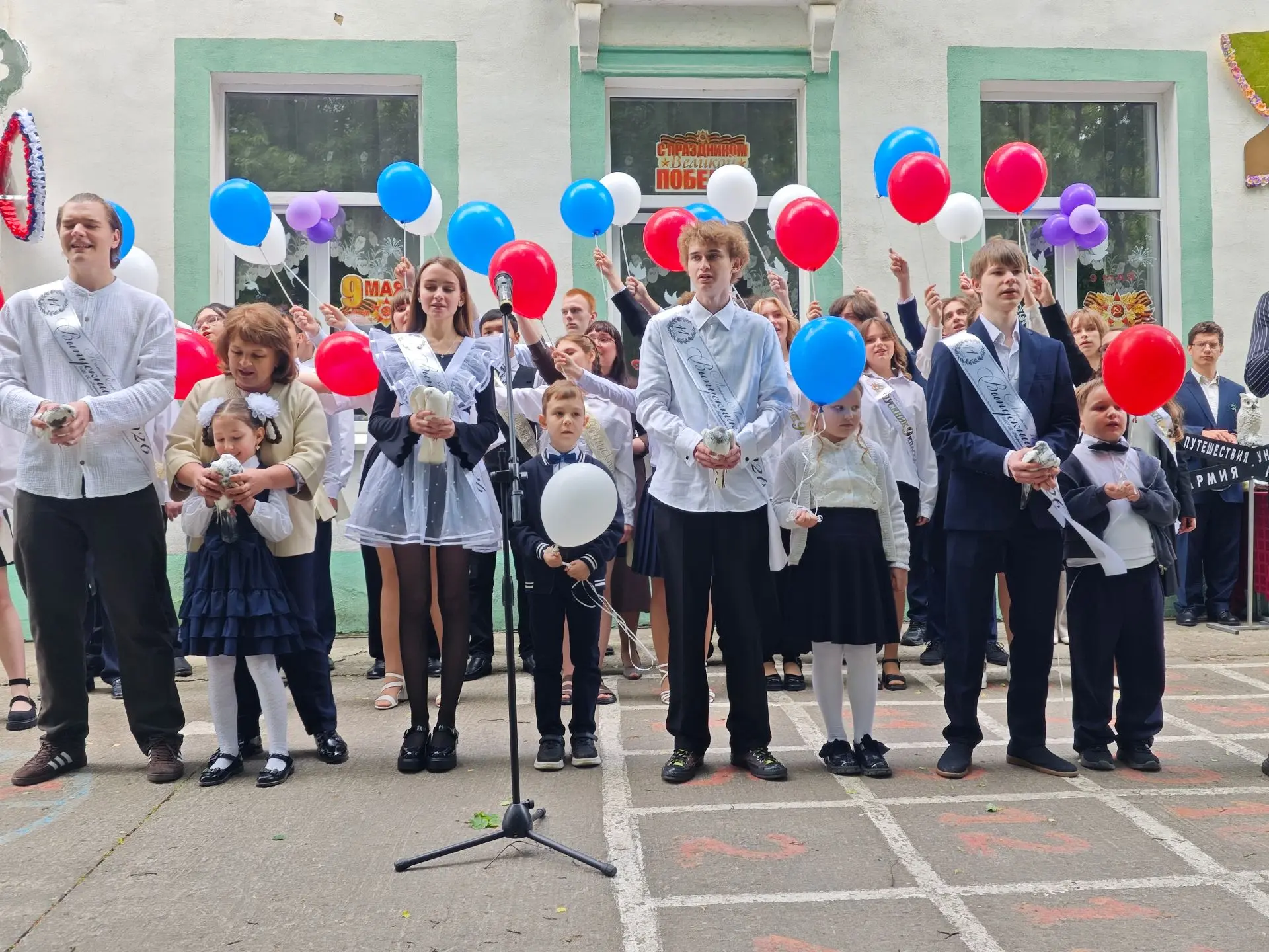 ✅Дорогие друзья! Сегодня в учебных заведениях Орловской области проходят торжественные линейки и зву