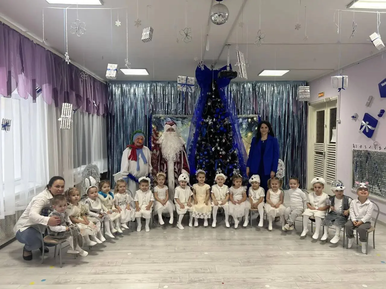 Сегодня Новогодние утренники тоже прошли  с успехом, подарив детям радость, волшебство и незабываемы
