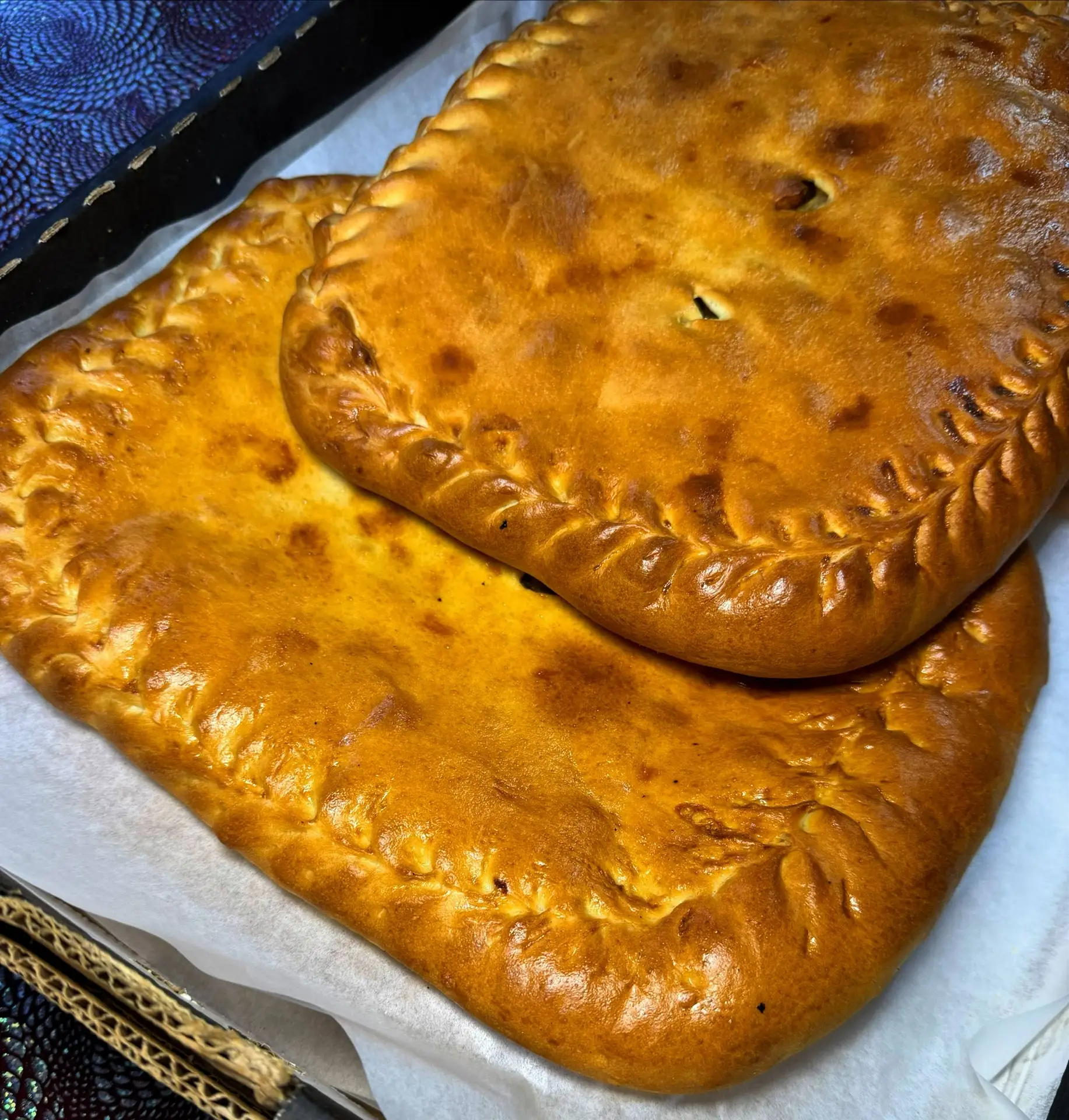 🥧 Домашние пироги 🥧

Мы печём пироги под заказ — с любовью и только из свежих продуктов!

Что у на