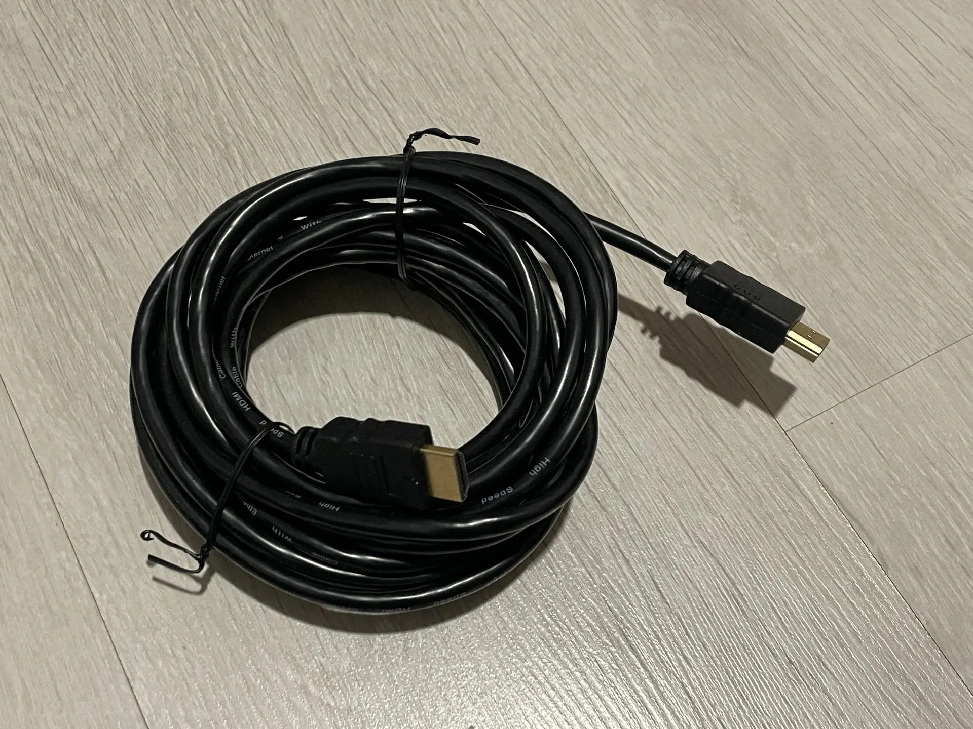 Кабель HDMI 5 метров. Новый. Не пригодился. 300р Невского 220