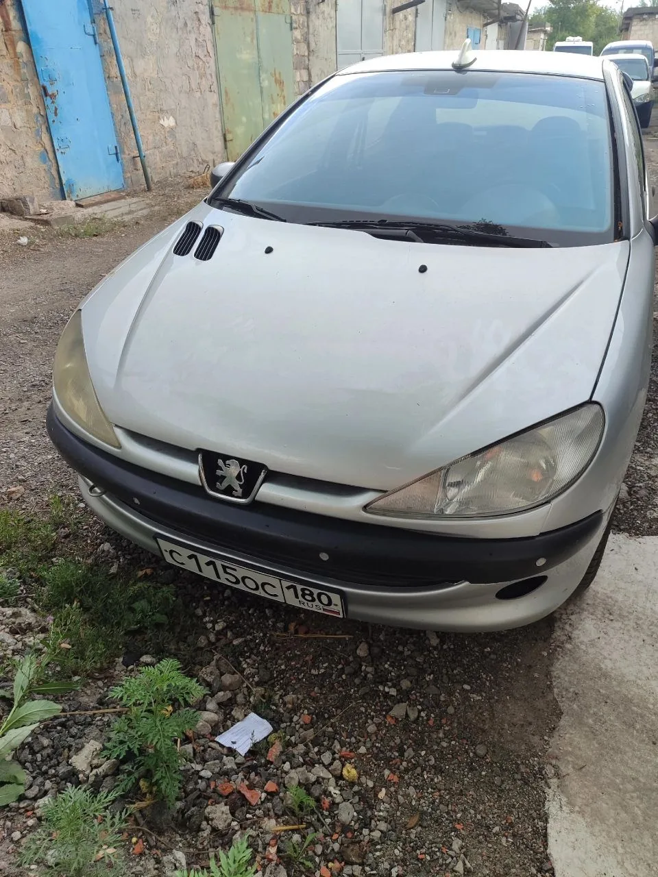 Пежо 206. 
2002года.
Пробег 185000. 
1.6 автомат. 
Газ евро 4. 
Цена 350 000 рублей. 
+79494240662