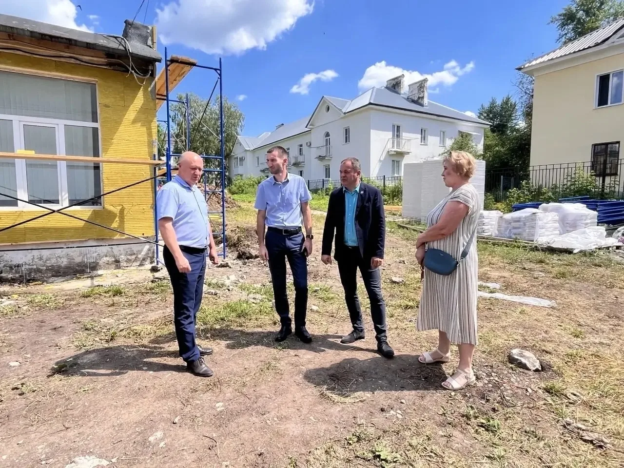 🏗 С первых дней школьных каникул на улице Пирогова стартовал ремонт школы №7. Глава города Алексей 