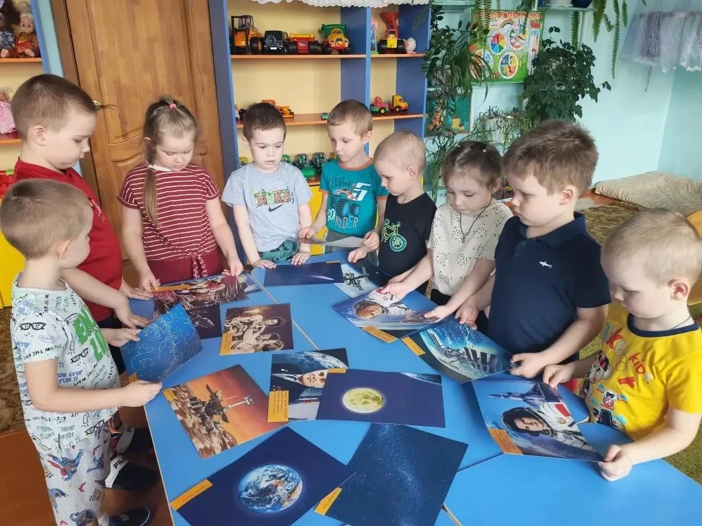 🌏🚀В честь приближающегося Дня космонавтики наши юные исследователи отправились в захватывающее пут