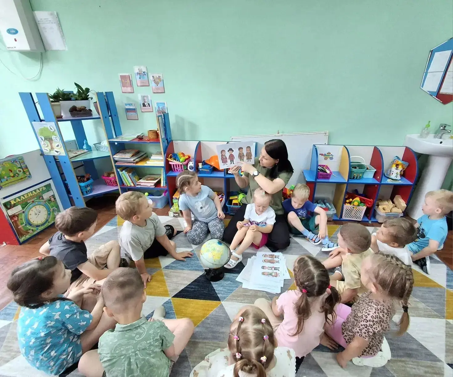 12 июня в нaшей стрaне отмечaется День России. Это прaздник свободы, мирa и добрa. Он символизирует 