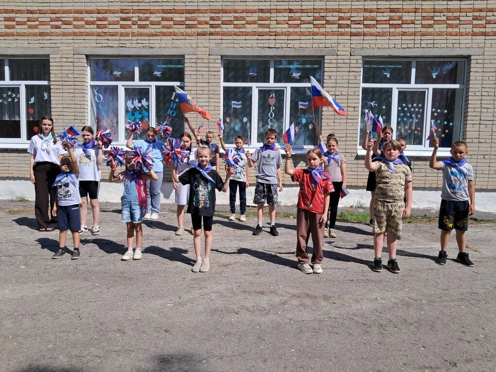 Сегодня в нашем лагере«Утро» билось сердце России. Этот день в нашем пришкольном лагере точно остане