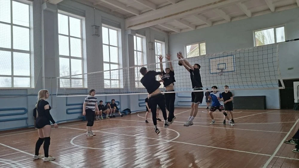 🔥 Второй день соревнований по волейболу среди юношей 1 группа школл🔥

У нас прошли соревнования по