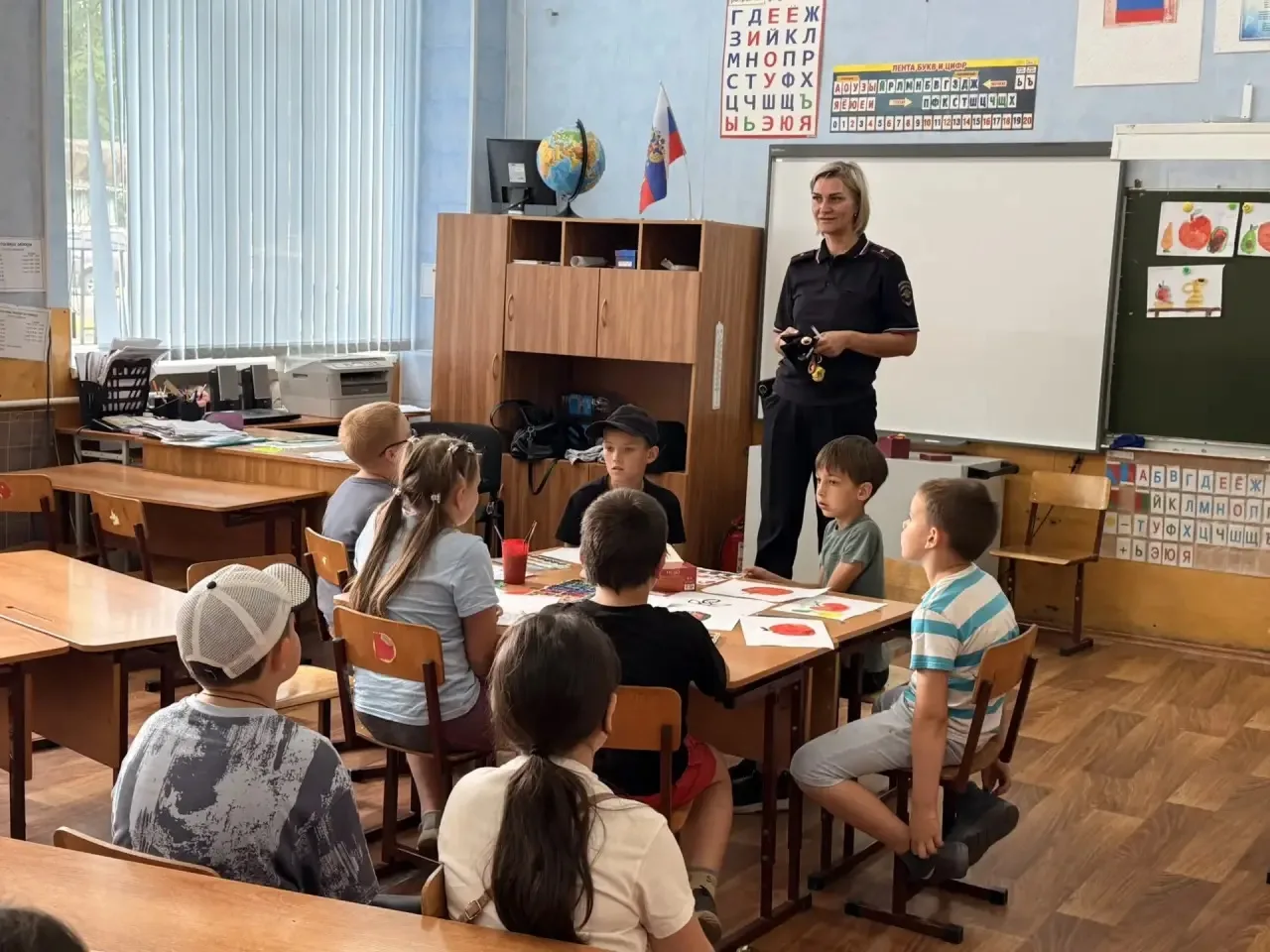 👮 Профилактическая беседа о безопасности во время летних каникул

Сегодня инспектор ПДН Нарижная Н.