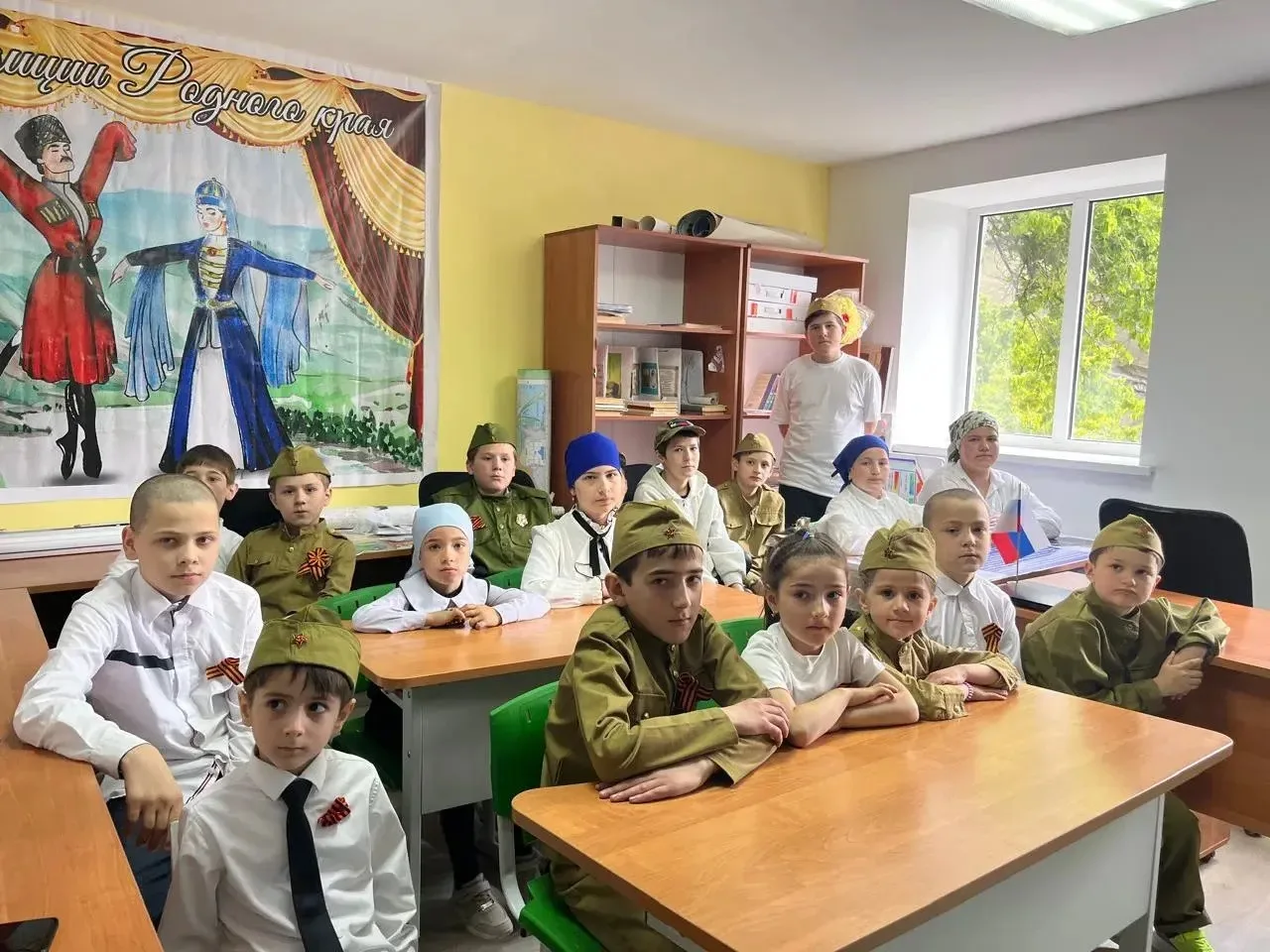В МКОУ" Читлинская ООШ" провели  Уроки Мужества.
Учительница истории Сайподинова С.провела открытый 