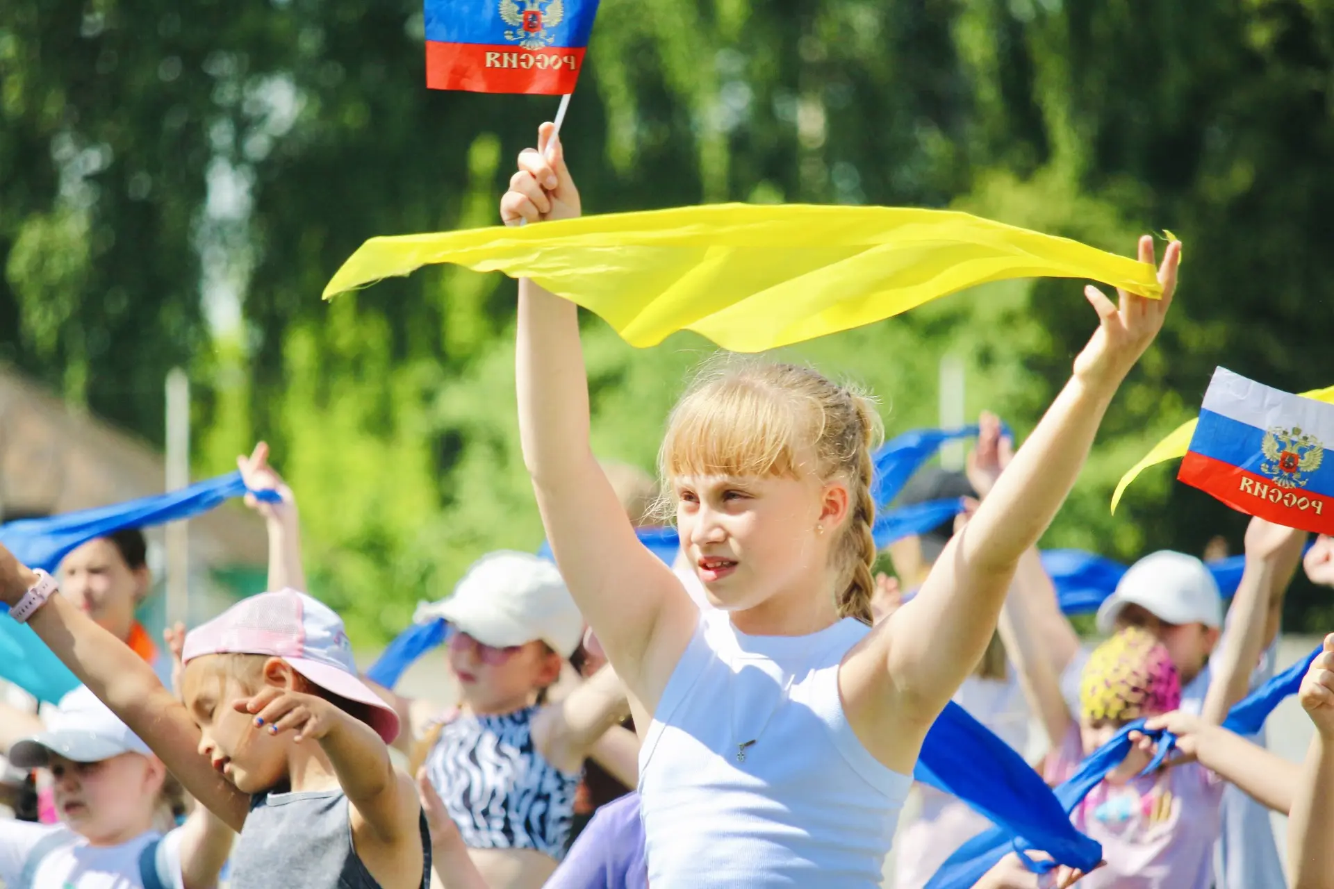 С любовью к России! 🇷🇺

Сегодня, в преддверии Дня России, на футбольном поле царила невероятная ат