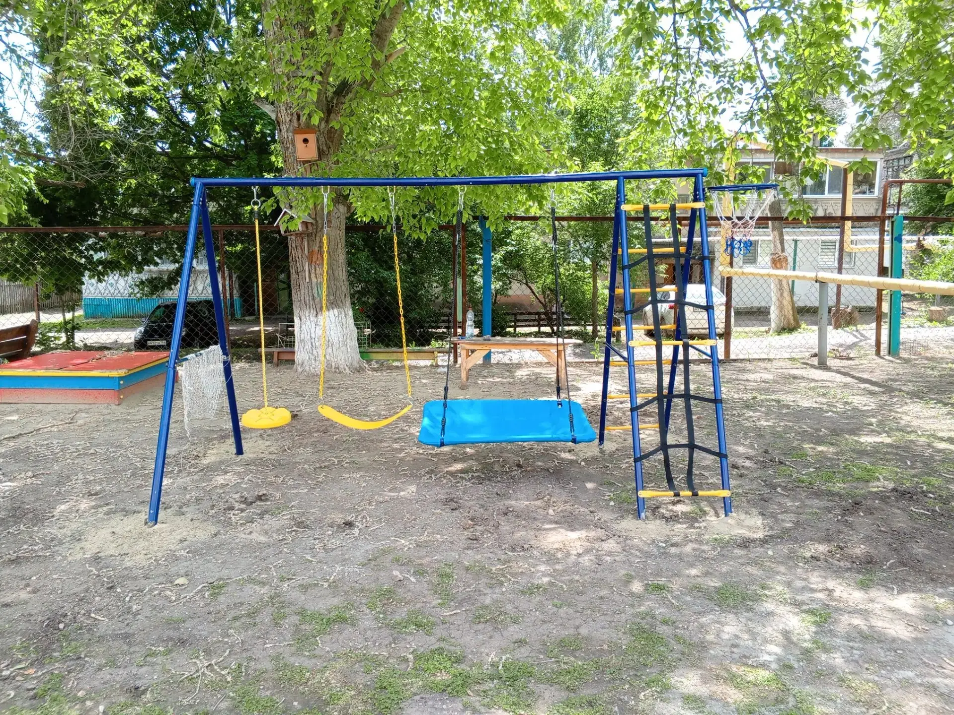 Выражаем огромную благодарность родителям за помощь в установке детского  игрового оборудования:
Ряс