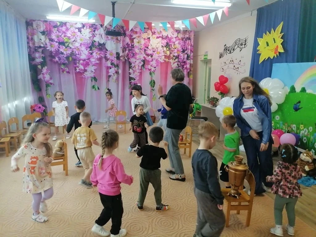 🇷🇺 С Днём России! 🇷🇺

В нашем детском саду прошёл настоящий праздник любви к Родине! ❤️ Наши реб