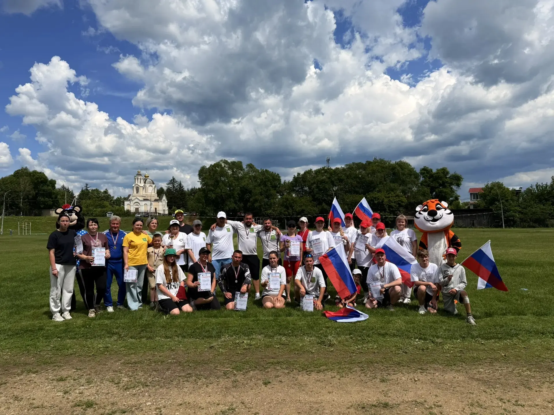 🏆 Спартакиада: сила и ловкость трудовых коллективов!

На центральном стадионе села Чугуевка кипели 