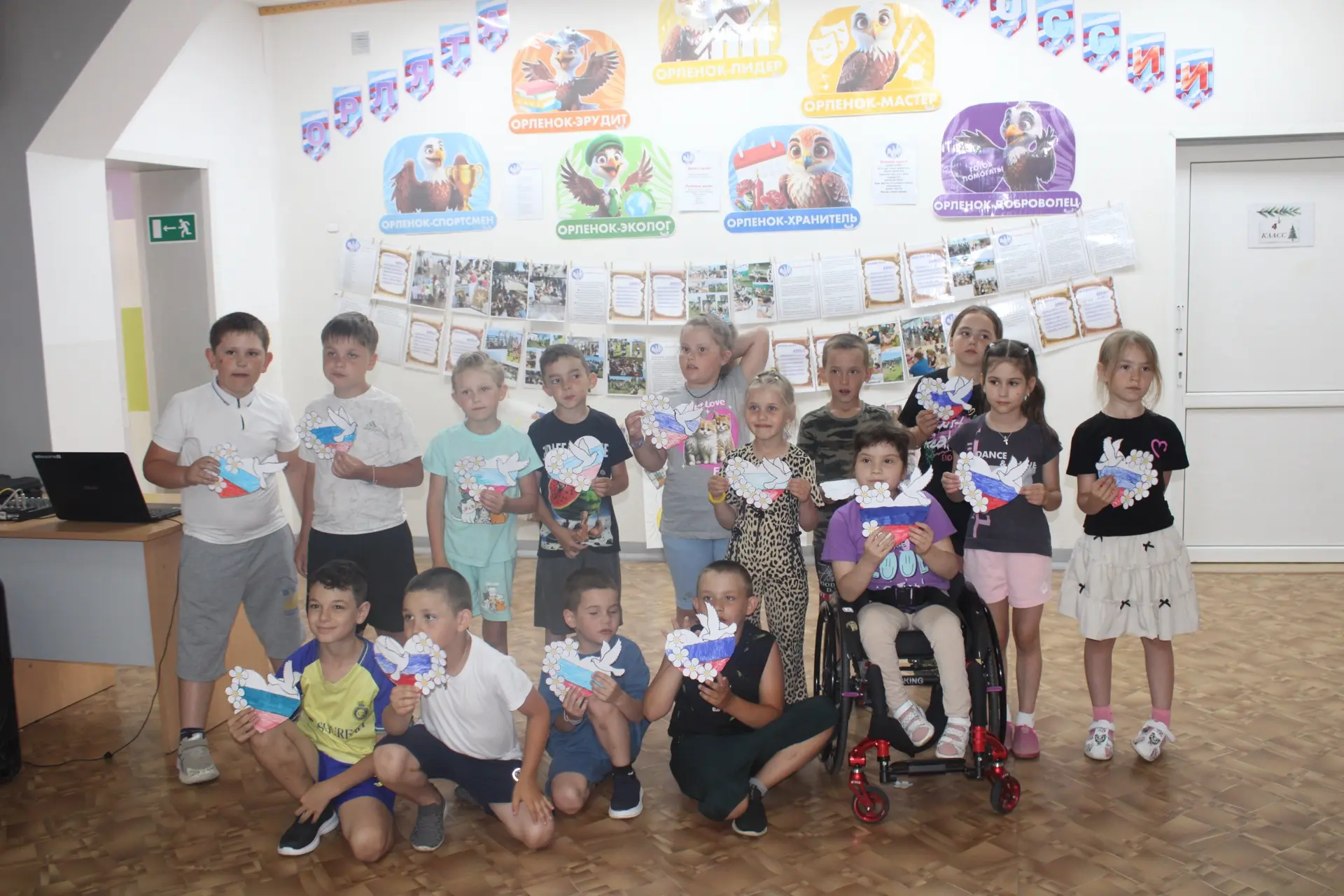 Сегодня наш летний лагерь наполнился праздничным настроением! 🎉 Мы с радостью принимали гостей из П