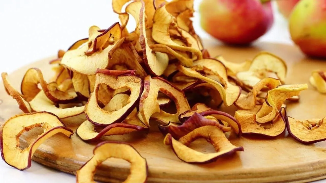 Польза, которую несут сушеные яблоки! 🍎 

Благодаря богатейшему химическому составу яблочная сушка 