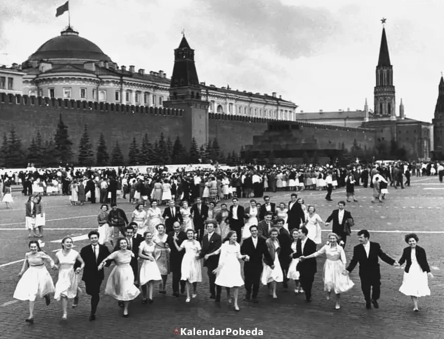 Выпускной вечер 21 июня 1941 года

🧑‍💻 Канал в Максе

⭐️ Календарь Победы