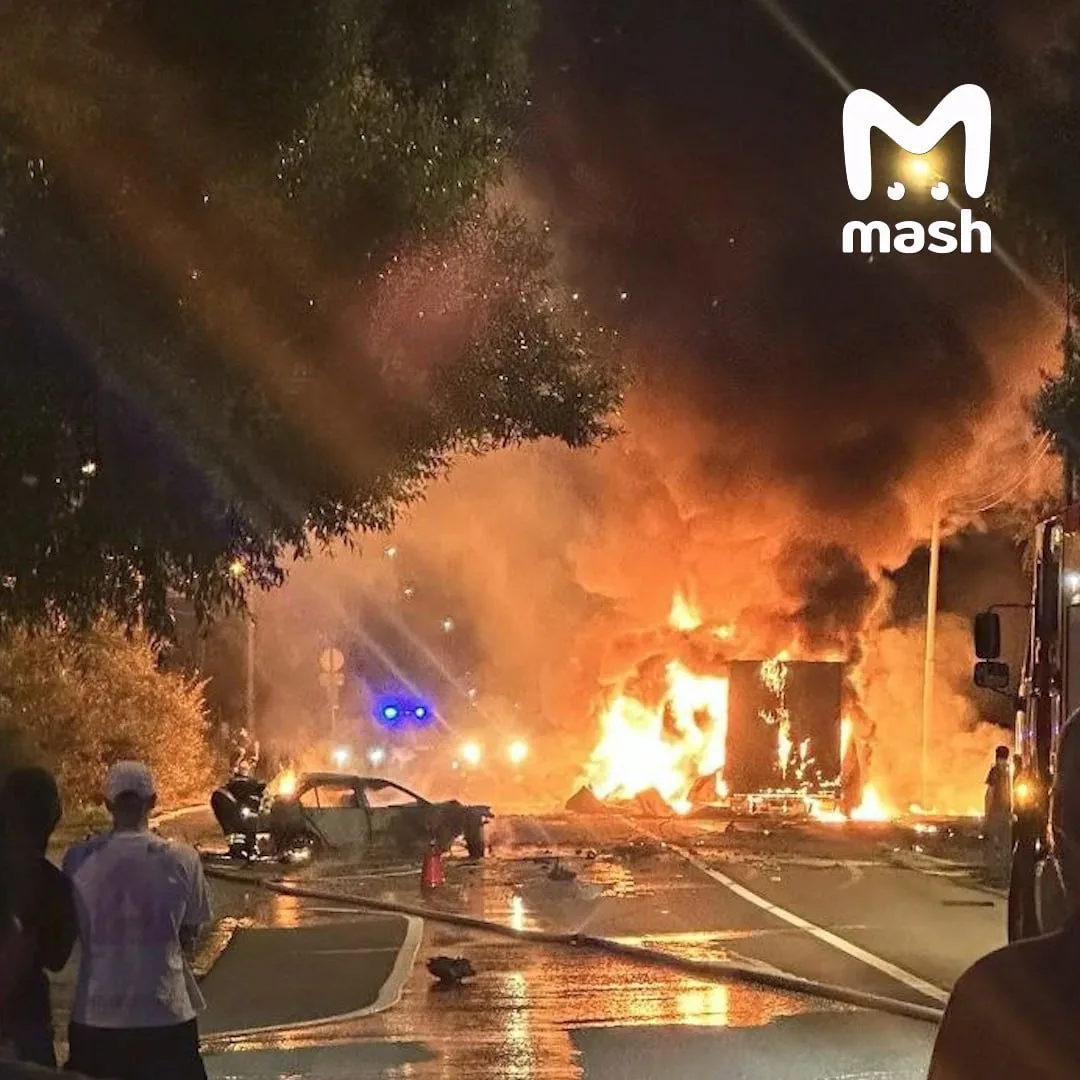 Два человека погибли в ДТП на Калужском шоссе в Москве — BMW влетел в грузовик и вспыхнул.

Водитель