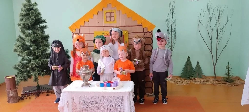 🎭 Театрализованная постановка по сказке «Теремок» 🏰
     🌟 Театрализованная деятельность по мотив