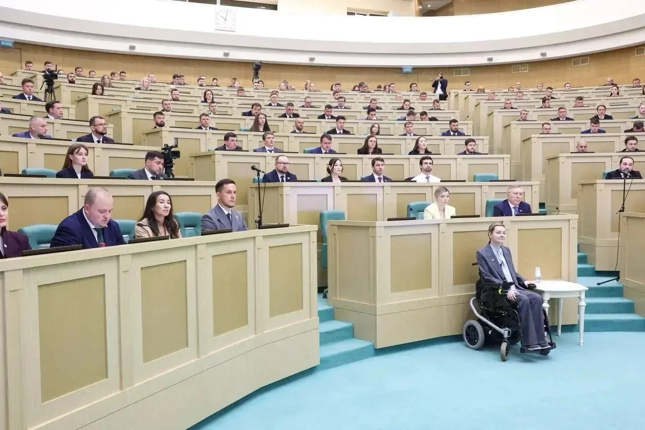 Депутат Лаганского городского собрания Юлия Болдырева представила Калмыкию на заседании Палаты молод