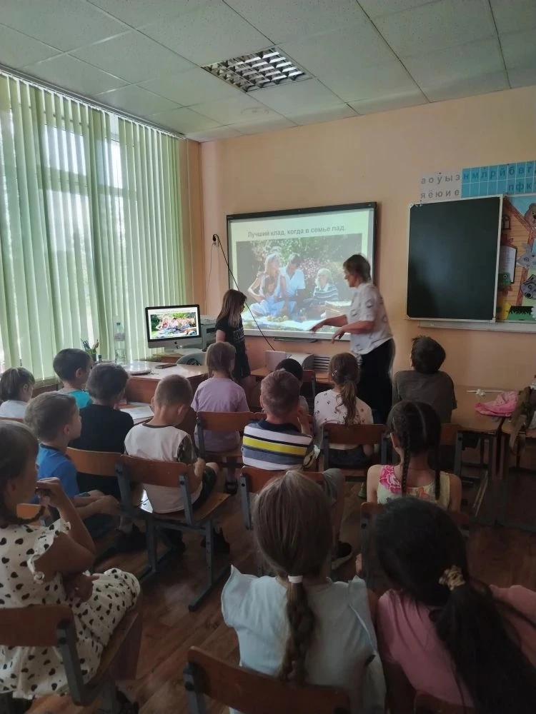 ☀В школьном лагере "Солнышко" сегодня прошёл замечательный день, посвященный семье. Под девизом "Сем